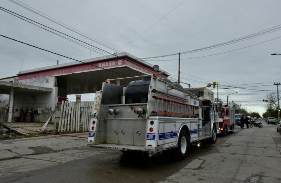 Se incendió una estación de servicio abandonada en Roca