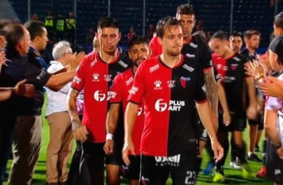 El plantel de Colón retorna a Santa Fe tras caer en la final de la Copa Sudamericana