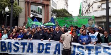 Miles de rosarinos se movilizaron contra el Presupuesto 2019\u002E