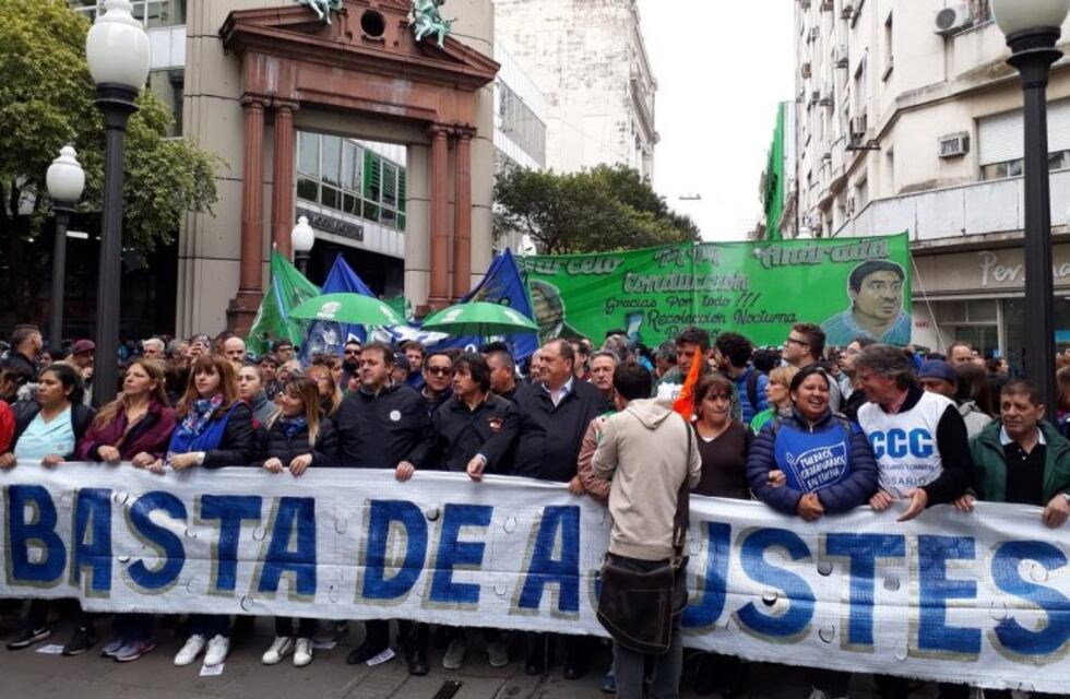 Calculan que más de 10 mil personas se movilizaron por el centro rosarino contra el Presupuesto