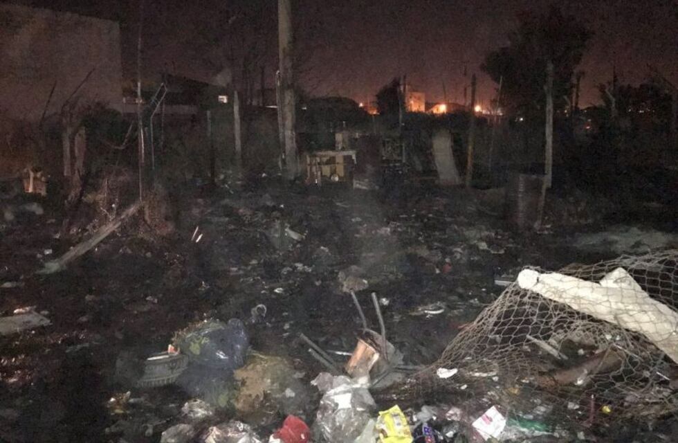 Un hombre herido y pérdidas totales tras incendiarse una casa en San Vicente