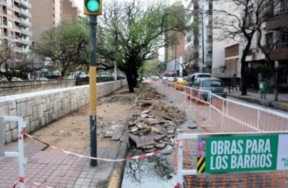 Detienen a taxista que robaba losetas de la Cañada