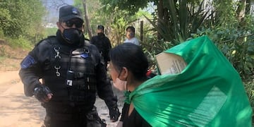 Detuvieron a tres personas que entraban mercadería ilegal desde Bolivia\u002E (Policía de Salta)