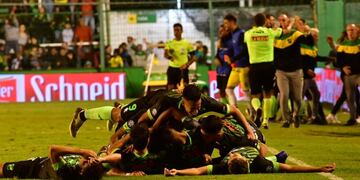 Defensa lo ganó en la última jugada y se trepó a lo más alto\u002E (Olé/Marcelo Carroll)