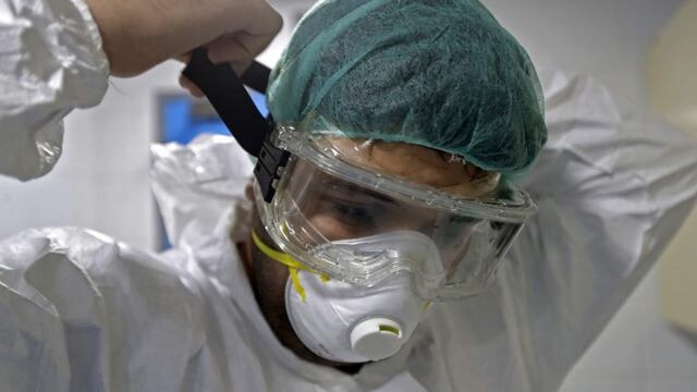 Santa Fe tuvo 1.029 casos de coronavirus: 275 en Rosario (Photo by JOSEPH EID / AFP)