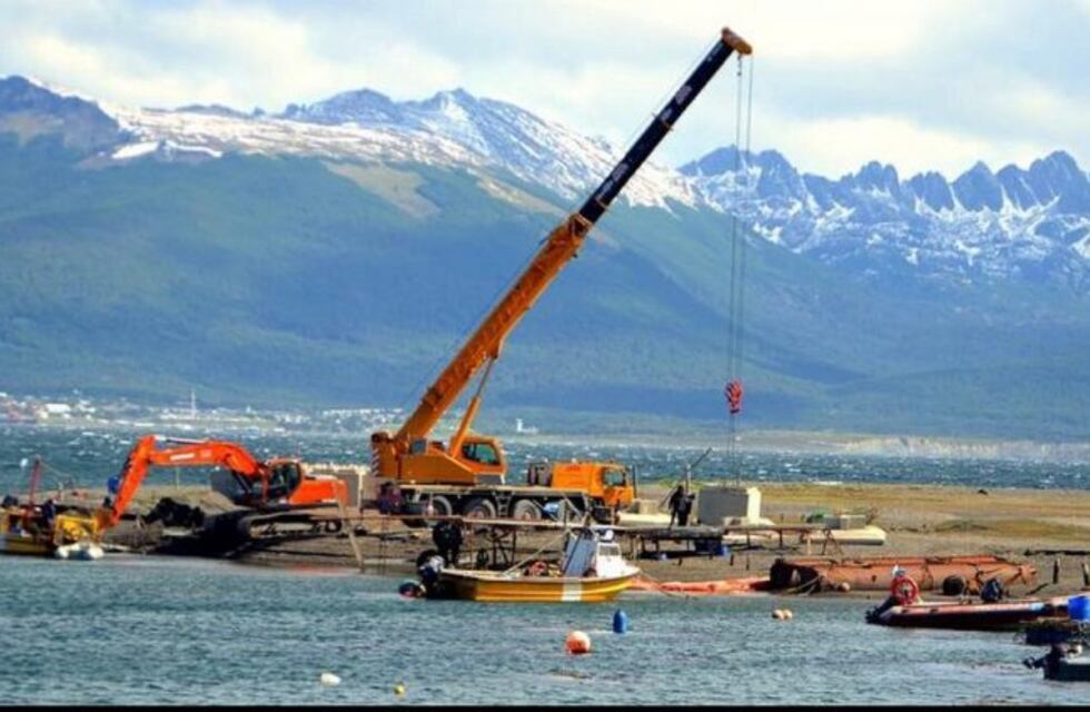 Continúan con la construcción del muelle para pescadores de Almanza