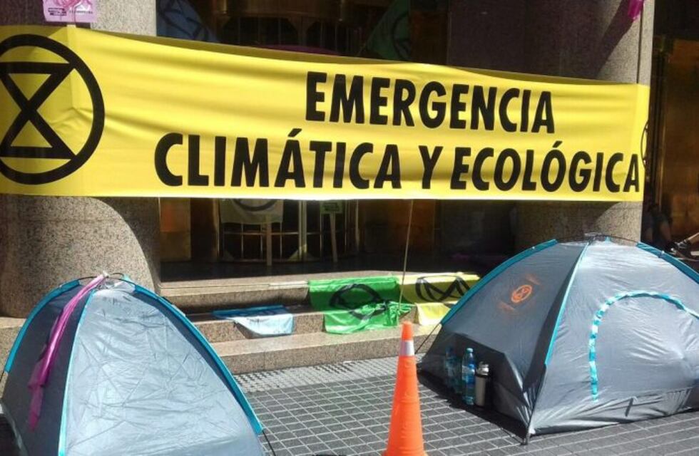 Acampan frente a la Secretaría de Minería de Nación contra ley de Mendoza