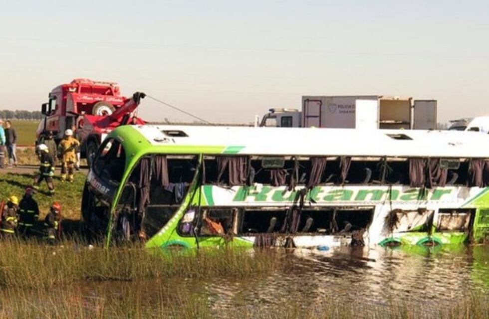 El último mensaje de una víctima del micro que volcó en la ruta 2: "Pa, ya estoy llegando"