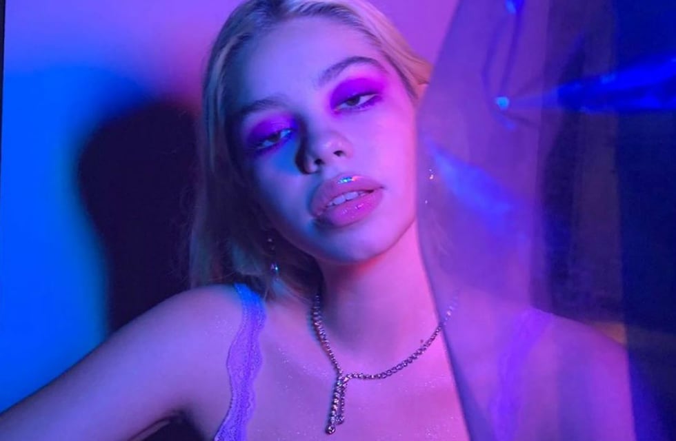 Anna Chiara del Boca reapareció en Instagram con un top transparente con forma de mariposa
