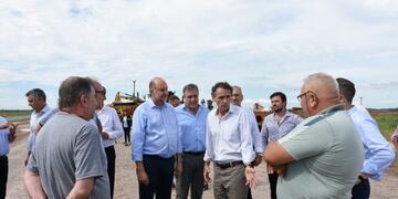 El ministro de Obras Públicas, Gabriel Katopodis, en plena recorrida de la autopista de la ruta 34, junto a Omar Perotti y Luis Castellano