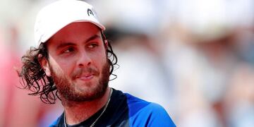 EPA5606\u002E PARIS (FRANCIA), 30/05/2018\u002E- El tenista argentino Marco Trungelliti se enfrenta al italiano Marco Cecchinato durante su partido de segunda ronda del torneo de tenis Roland Garros in París (Francia) hoy, 30 de mayo de 2018\u002E EFE/ Christophe Petit Tesson francia paris Marco Trungelliti tenis torneo de roland garros tenis torneos