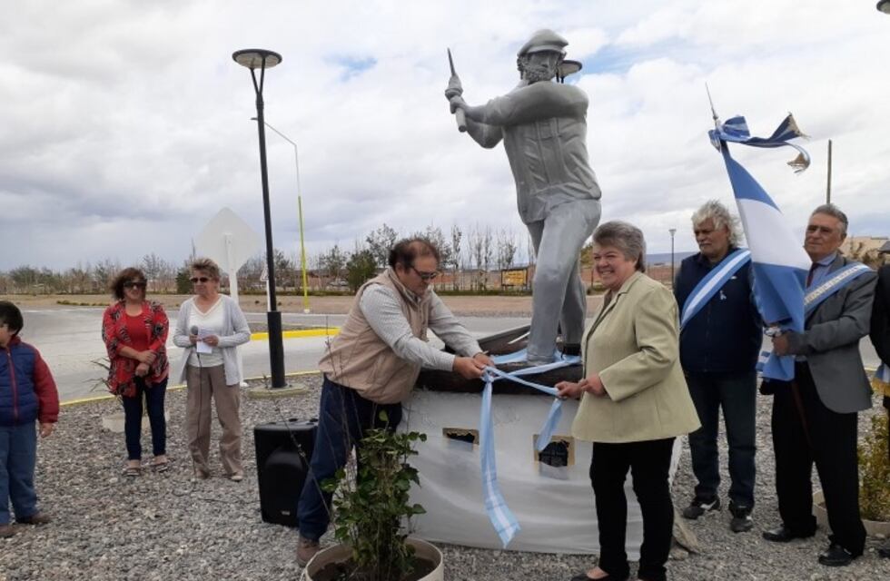 Se inauguró en Las Heras el Monumento al Trabajador Ferroviario