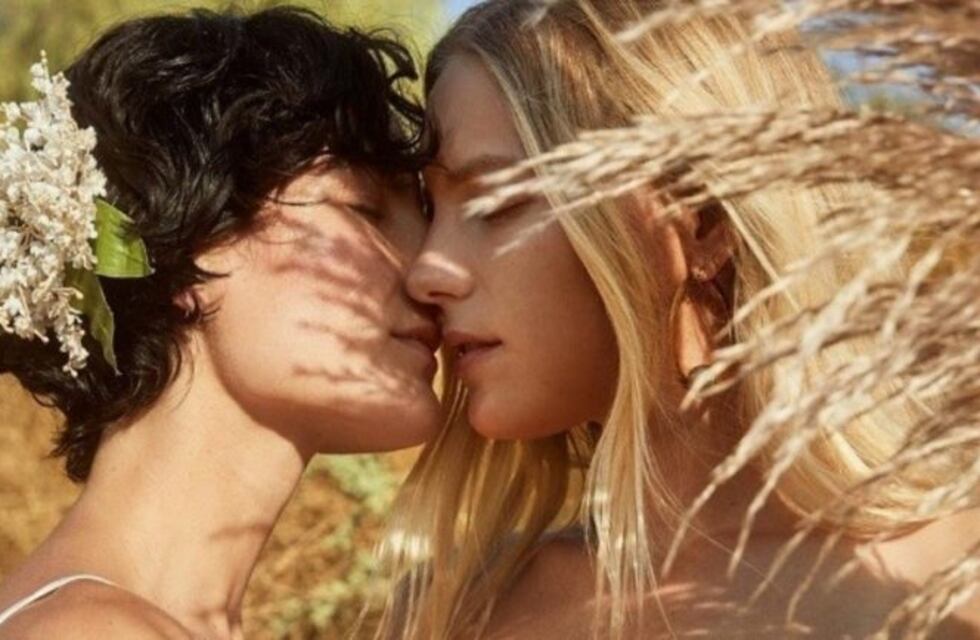 Una marca de ropa eligió dos mujeres para su campaña de vestidos de novia