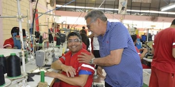 Beder Herrera recorrió la fabrica Unisol en Chamical
