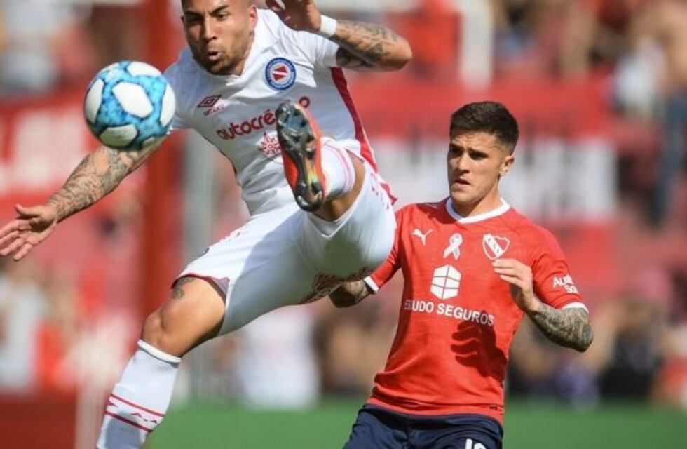 Argentinos Juniors venció 1-0 a Independiente y está en la punta de la Superliga