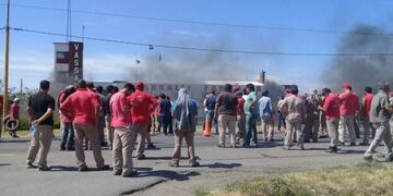 Diputados presentaron el proyecto de emergencia laboral para frenar los despidos en la provincia\u002E