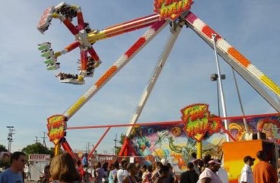 Tragedia en EEUU: un muerto y siete heridos por un accidente en un juego mecánico