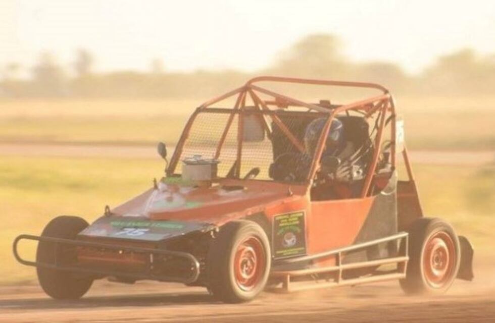 Pilotos de Arroyito participan de la segunda fecha del Zonal de Los Troncos