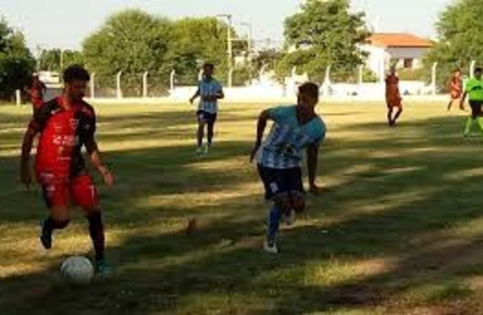 Andino y Tesorieri juegan el clásico por la punta en Vargas