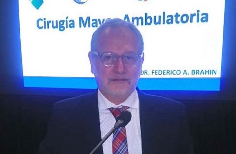 Reconocieron a un cirujano tucumano en Paraguay como referente en cirugía mayor ambulatoria