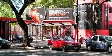 Los empleados de Newell's continu00faan de paro y realizan una olla popular