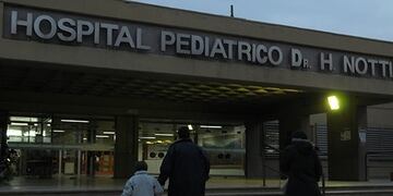 El pequeño sigue internado en Hospital Humberto Notti de la Ciudad de Mendoza, en estado reservado\u002E