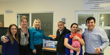 Bertone entrega de herramientas a productores