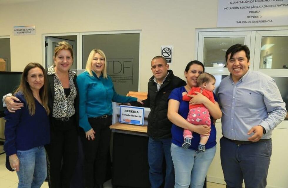 Bertone entregó herramientas y maquinarias a emprendedores