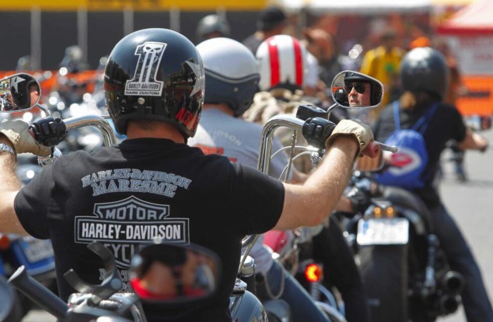Polémica en el Cerro de las Rosas por un multitudinario encuentro motoquero