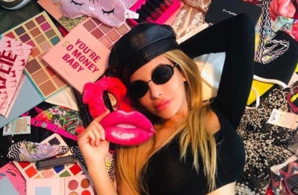 Charlotte Caniggia mostró su cintura diminuta en lencería de leopardo