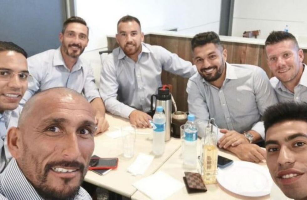 Así fue el recibimiento al plantel de Talleres en San Pablo por parte de los hinchas