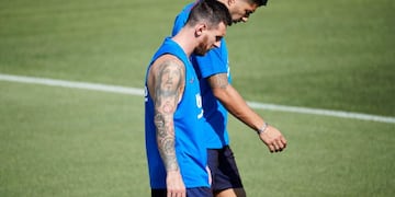 Lionel Messi no se recuperó de la lesión y está en duda para el debut de Barcelona en la Champions\u002E (EFE)