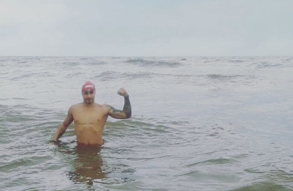 Joven de Ensenada nadó más de diez horas para cruzar el Río de La Plata