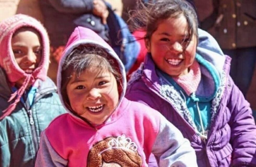 La sonrisa de los niños de La Puna al recibir juguetes para celebrar su día