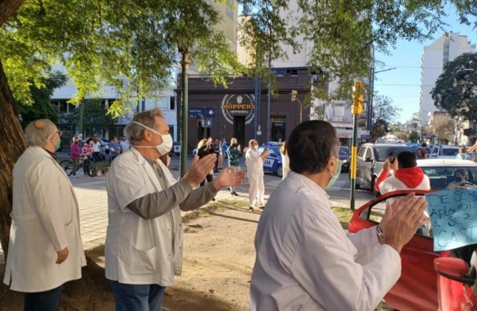 Contundente marcha de médicos contra las imputaciones a colegas del geriátrico de Saldán