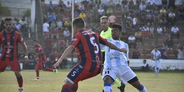 El Maxi Correa poniendo todo\u002E A Racing le queda esperar\u002E\u002E\u002E y rezar\u002E