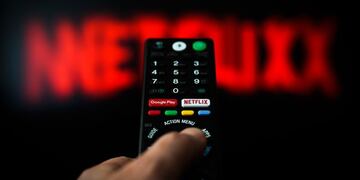 La plataforma cuenta con series que tienen disponible subtítulos en 37 idiomas y doblaje en 34.