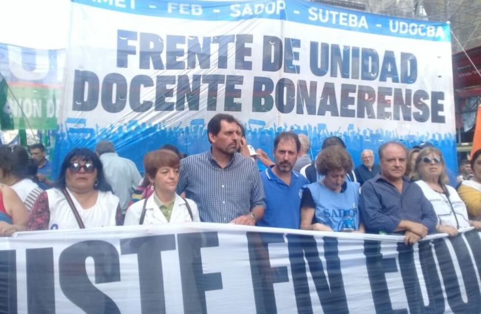 Docentes bonaerenses realizarán un banderazo para que Vidal convoque a paritarias