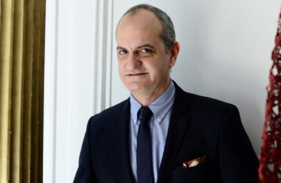 Internaron al diseñador Laurencio Adot por un ACV hemorrágico