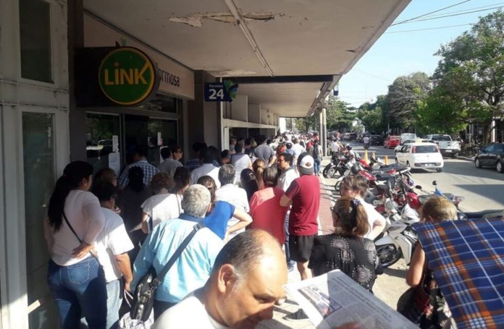 El Banco Formosa sigue sin resolver los problemas de miles de clientes