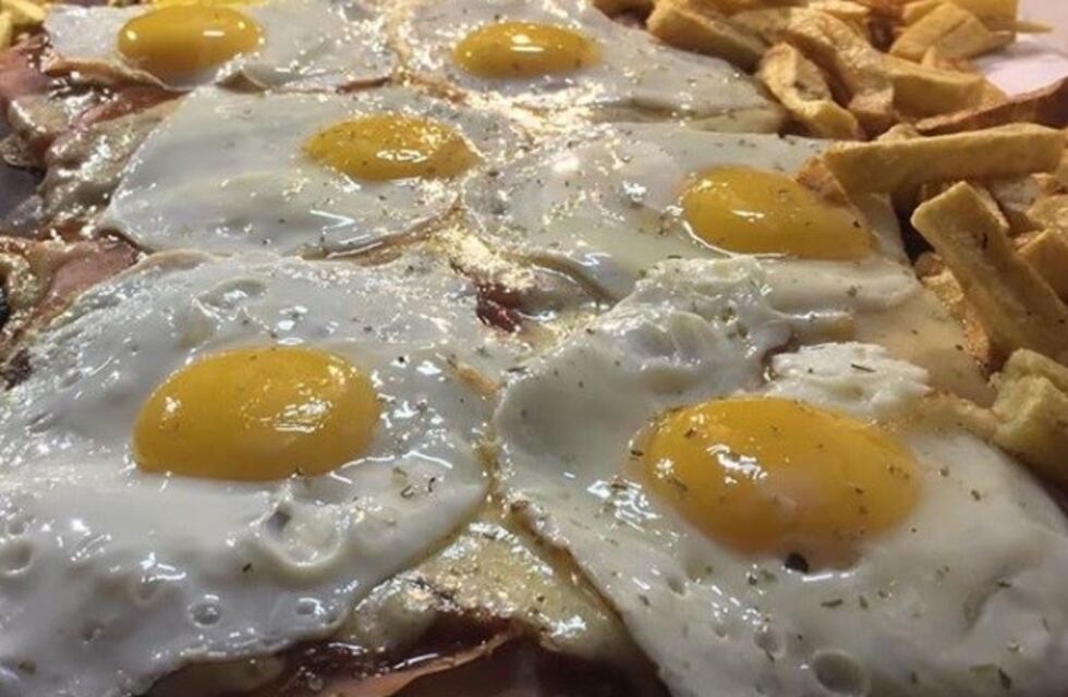 Un local de La Plata regala una milanesa gigante a quienes donen plasma tras recuperarse de coronavirus