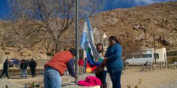 La Bandera nacional flameó en el cielo de Rinconadillas\u002E