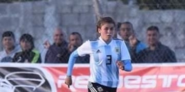 La formoseña Milagros Vargas en acción con la Selección femenina de fútbol\u002E