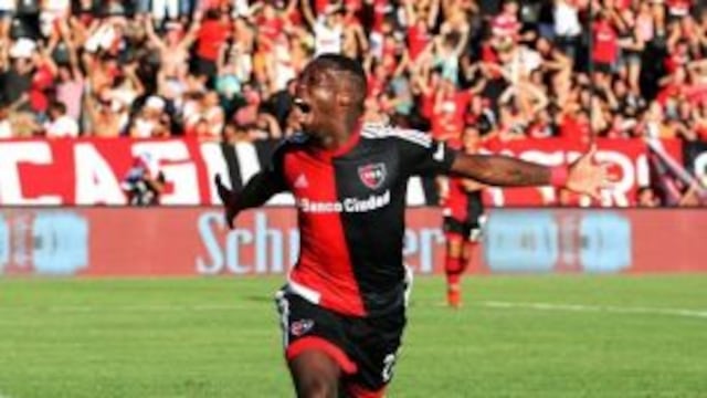 Newell's negocia para que Luis Advu00edncula pueda continuar en el club.