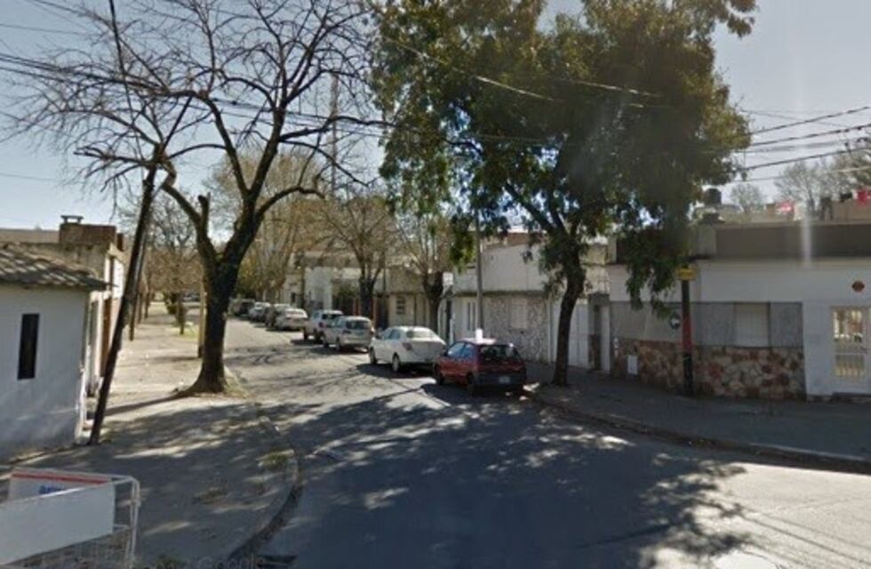 Un hombre falleció al caer del techo de su cochera en la zona sur