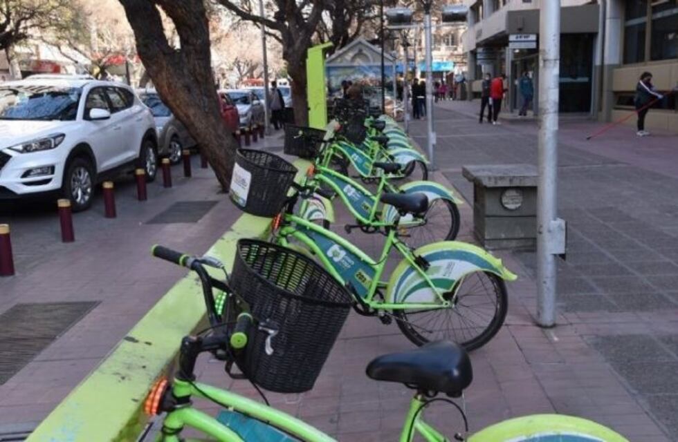 Las playas de estacionamiento deberán recibir bicicletas