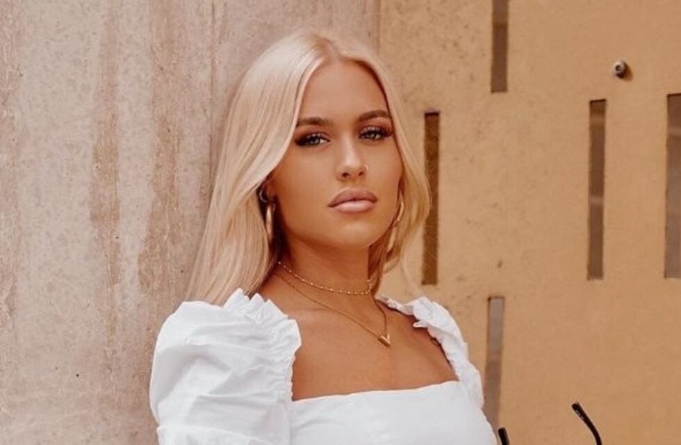 Lottie Tomlinson marca tendencia en trajes de baño