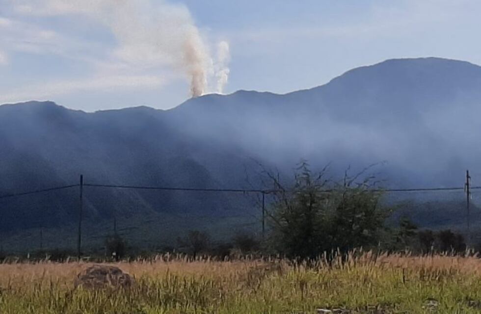 Incendio al sur del Cerro de la Cruz en La Rioja