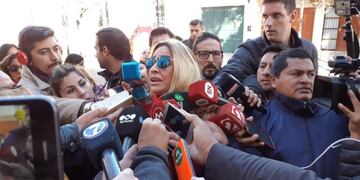 Patricia Arganaráz en la entrada de ADP (La Gaceta)