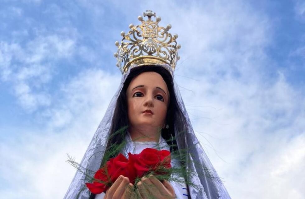 Confeccionaron el Manto de la Virgen con las intenciones de todo el pueblo